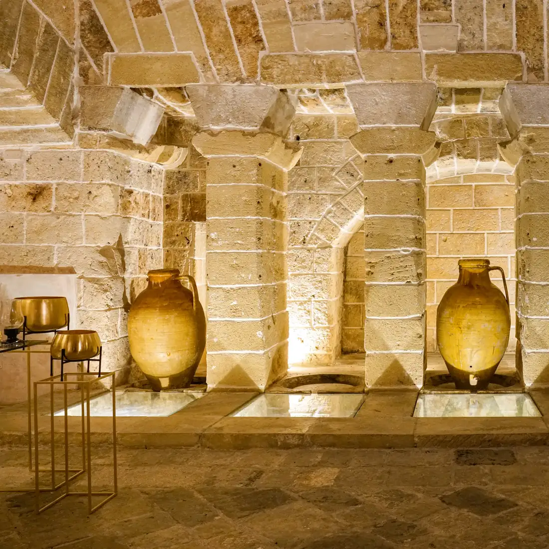 Un'anfora in pietra del frantoio